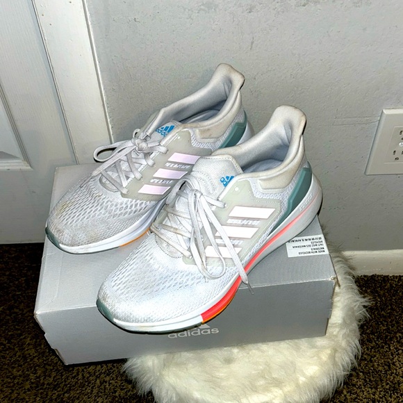 Adidas running shoes us size 10 white - Picture 3 of 3